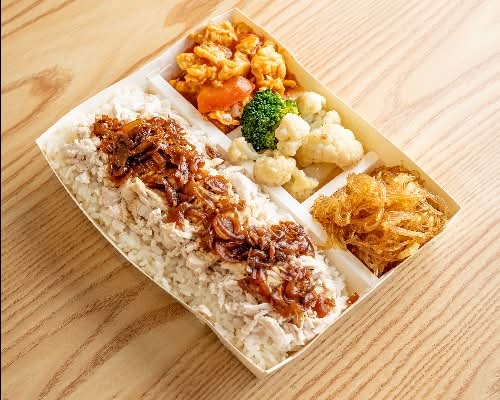 B11 古早味雞絲便當/ SHREDDED CHICKEN BENTO